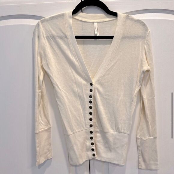 Ivory Button down cardigan - Picture 4 of 8